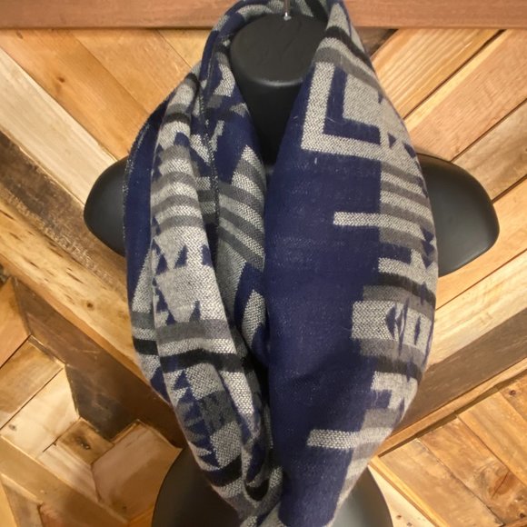 Southwestern Pattern Infinity Scarf in Beige/Navy - Picture 3 of 7